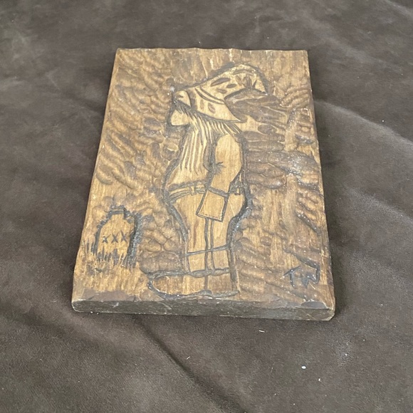 Vintage Hand Carved Pyrography Wooden Folk Art Gnome Plaque 8”x5” - Picture 2 of 9